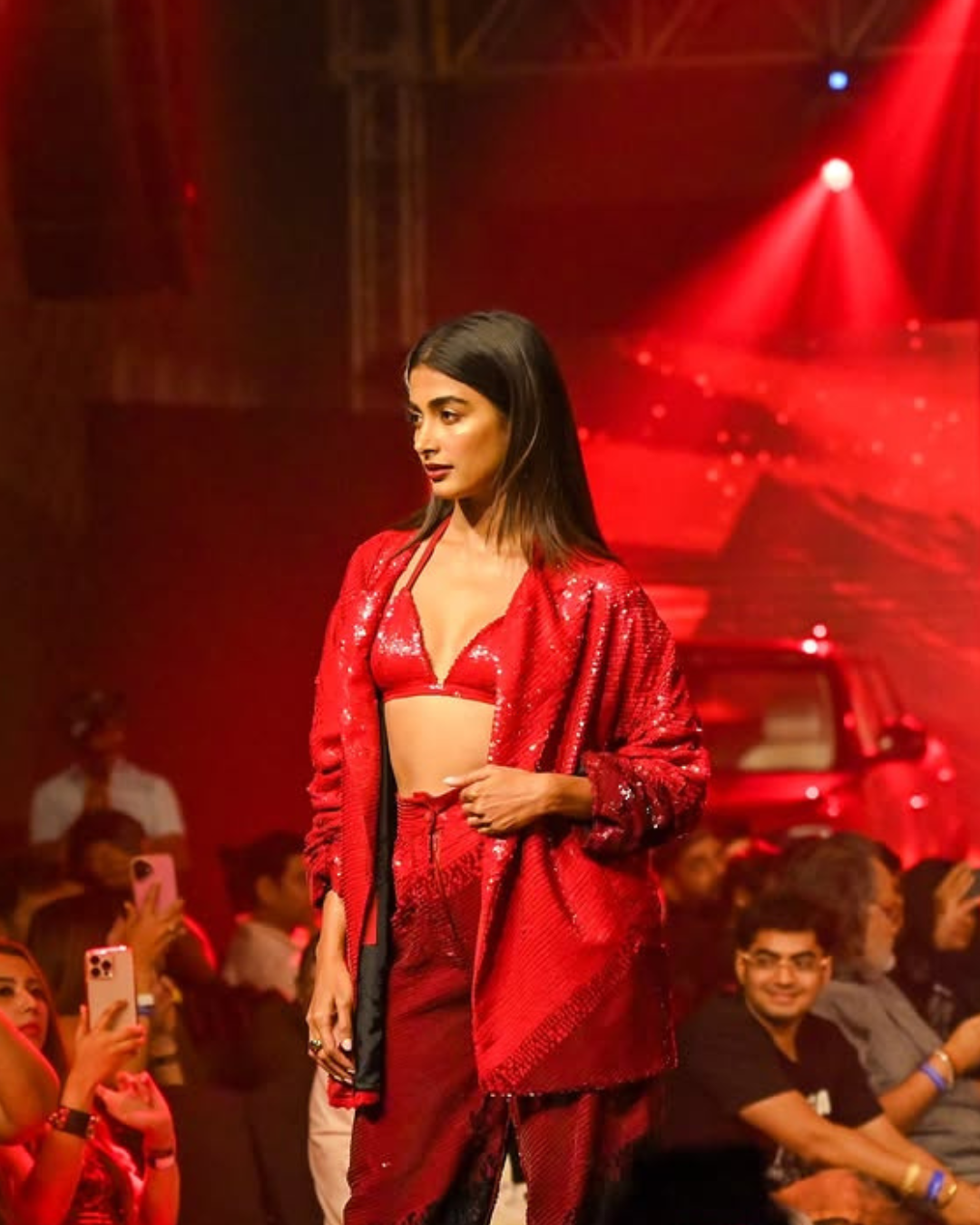 Pooja Hegde : రెడ్ డ్రెస్ లో చెమటలు పట్టిస్తున్న పూజా.. అందానికి ఫిదా అవ్వాల్సిందే..
