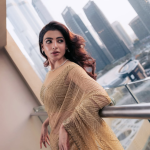 Samantha: గోల్డ్ కలర్ శారీలో సమంత అందం చూడతరమా..ఎంత క్యూట్ ఉందో..