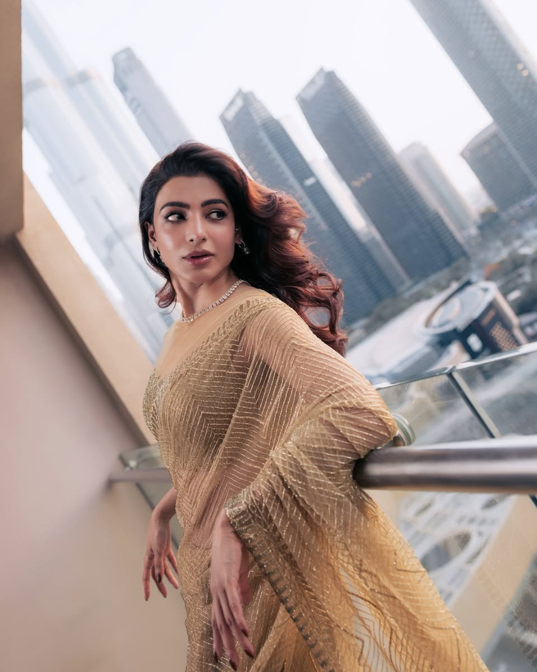 Samantha: గోల్డ్ కలర్ శారీలో సమంత అందం చూడతరమా..ఎంత క్యూట్ ఉందో..