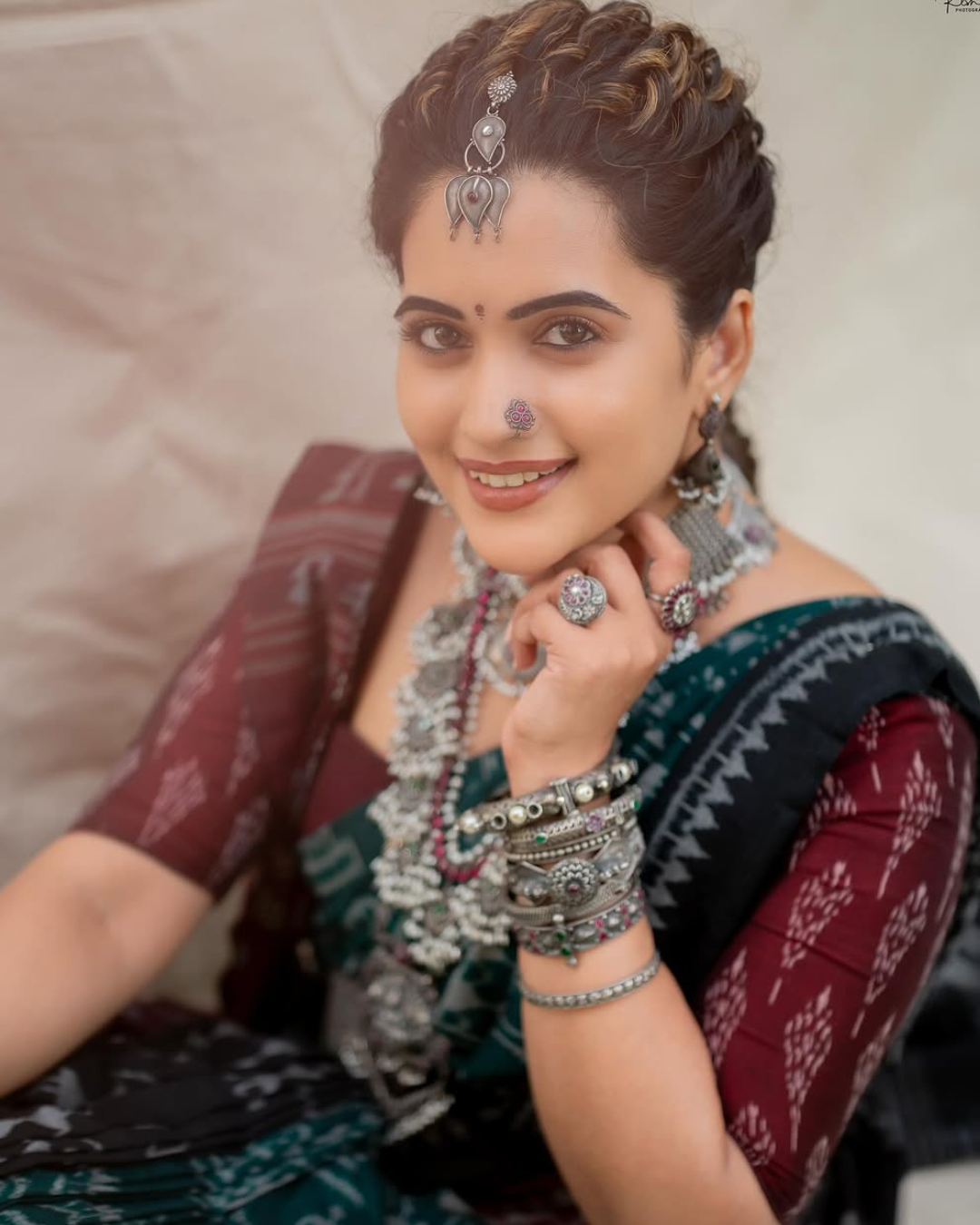 Sravanthi Chokarapu : యాంకరమ్మ సొగసు చూడతరమా..ఎంత అందంగా ఉందో..