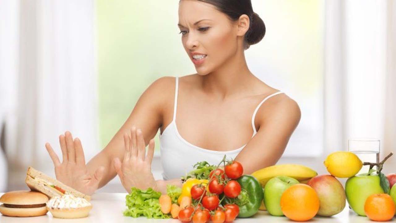 Hyperthyroidism: హైపర్‌థైరాయిడిజంతో బాధపడుతున్నారా ?  ఈ ఆహార పదార్థాలు అస్సలు తినొద్దు
