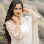 Tejeswini Gowda : వైట్ శారీలో దేవకన్యలా మెరిసిపోతున్న తేజూ..ఏంజిలే మామా..