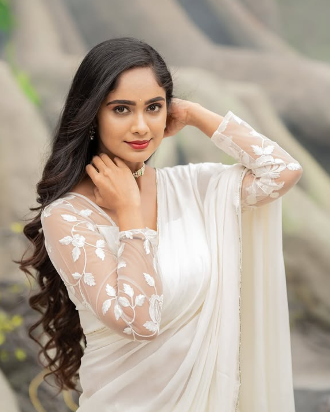 Tejeswini Gowda : వైట్ శారీలో దేవకన్యలా మెరిసిపోతున్న తేజూ..ఏంజిలే మామా..
