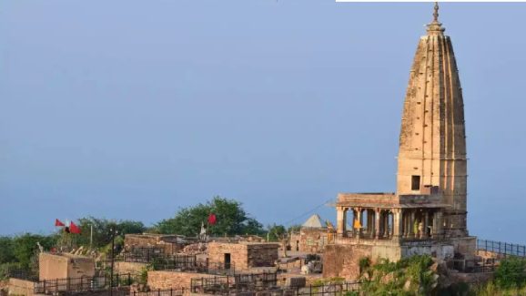Temple: ప్రభుత్వ ఉద్యోగం కావాలంటే ఈ ఆలయాన్ని సందర్శించండి, మీ కోరిక తీరిపోతుంది
