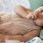 Thumb Sucking in children: మీ పిల్లలు నోట్లో వేలు పెట్టుకుంటున్నారా..? ఎంత ప్రమాదమో తెలుసా..