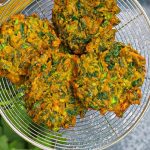Palakura vada recipe: పాలకూర వడలు ఇలా చేస్తే సాయంత్రం పూట స్నాక్స్ గా అదిరిపోతాయి