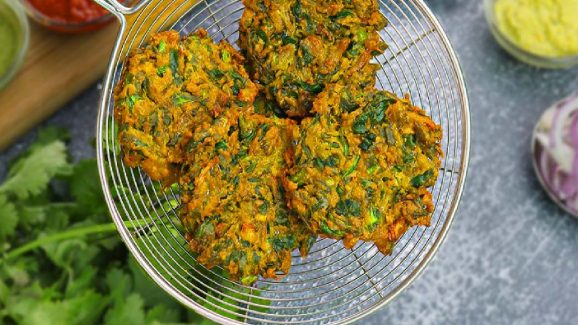 Palakura vada recipe: పాలకూర వడలు ఇలా చేస్తే సాయంత్రం పూట స్నాక్స్ గా అదిరిపోతాయి