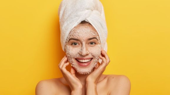 Natural Face Scrub: ఇంట్లోనే నేచురల్ స్క్రబ్‌‌ తయారు చేసుకుని వాడితే.. అందం రెట్టింపు