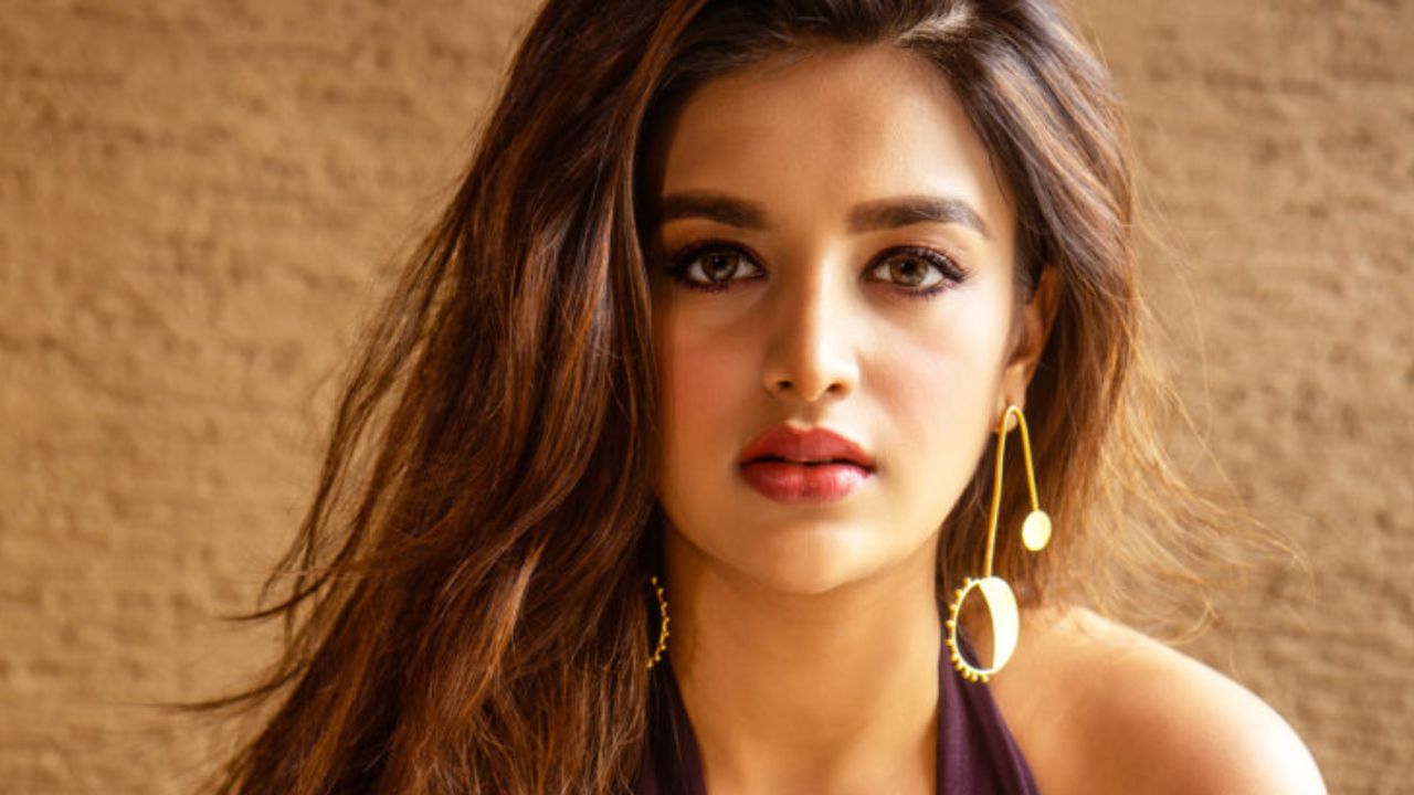 Nidhhi Agerwal : లైఫ్ ఇచ్చిన పవన్, ప్రభాస్‌నే మర్చిపోయింది… తర్వాత సారీ అంటూ కవరింగ్..