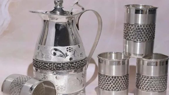 Silver Glass: సిల్వర్ గ్లాస్‌లో నీళ్లు తాగితే.. మతిపోయే లాభాలు !