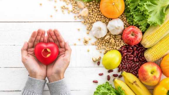 Cholesterol: కొలెస్ట్రాల్ తగ్గాలంటే.. ఈ సూపర్ ఫుడ్స్ తినాల్సిందే !