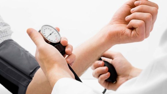 Tips For High BP: హైబీపీ ఉన్న వారు ఎలాంటి జాగ్రత్తలు తీసుకోవాలి ?