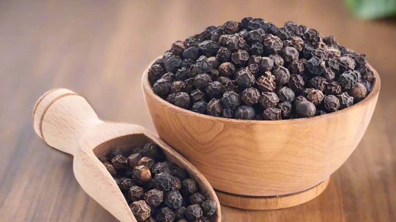 Black Pepper: నల్ల మిరియాలతో సైడ్ ఎఫెక్ట్స్.. ఇలా తింటే ప్రమాదమే !