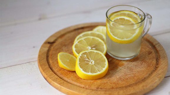 Hot Lemon Water: గోరు వెచ్చటి నీటిలో నిమ్మరసం కలిపి తాగితే.. ఇన్ని ప్రయోజనాలా ?