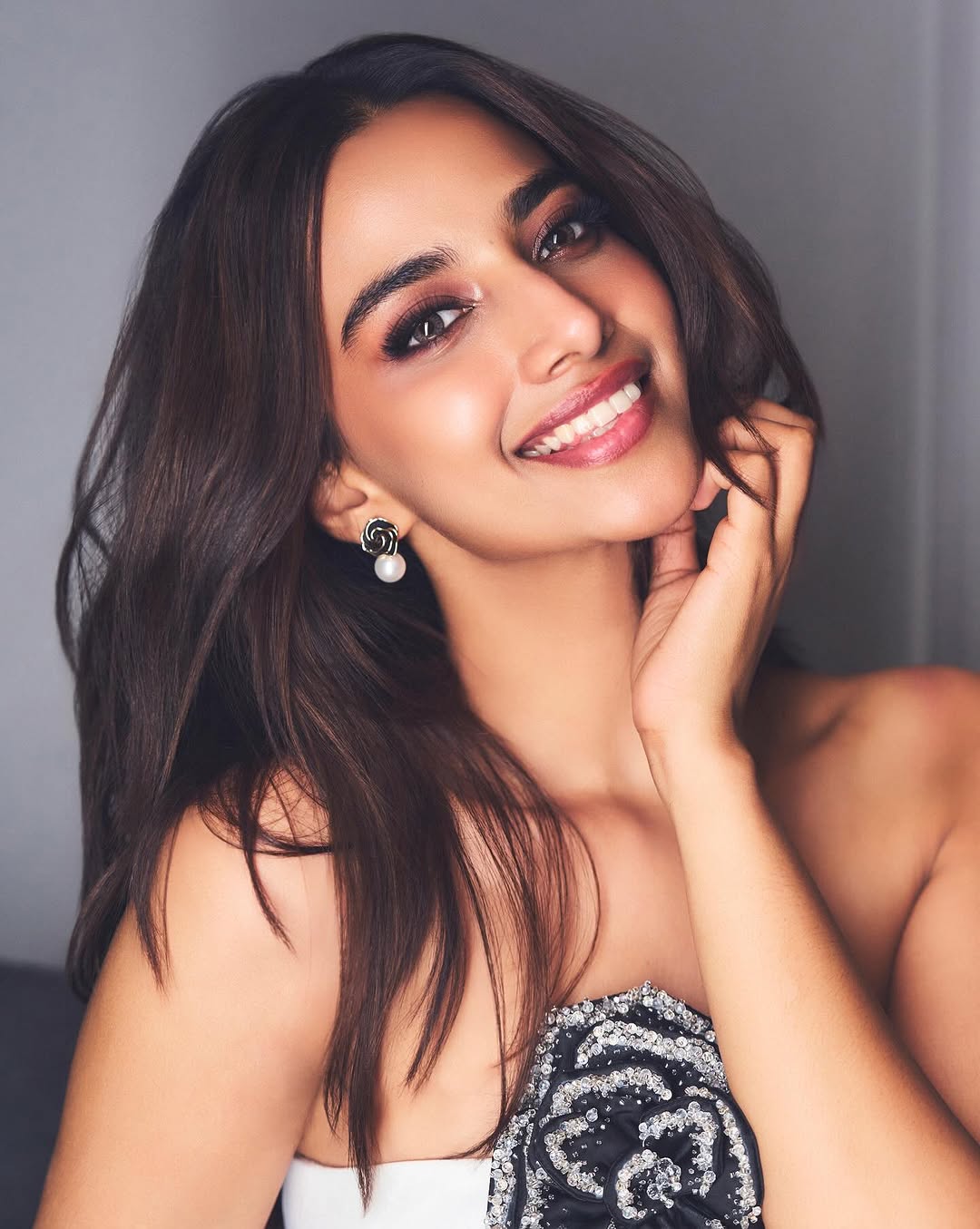Actress Meenakshi Chaudhary photo gallery