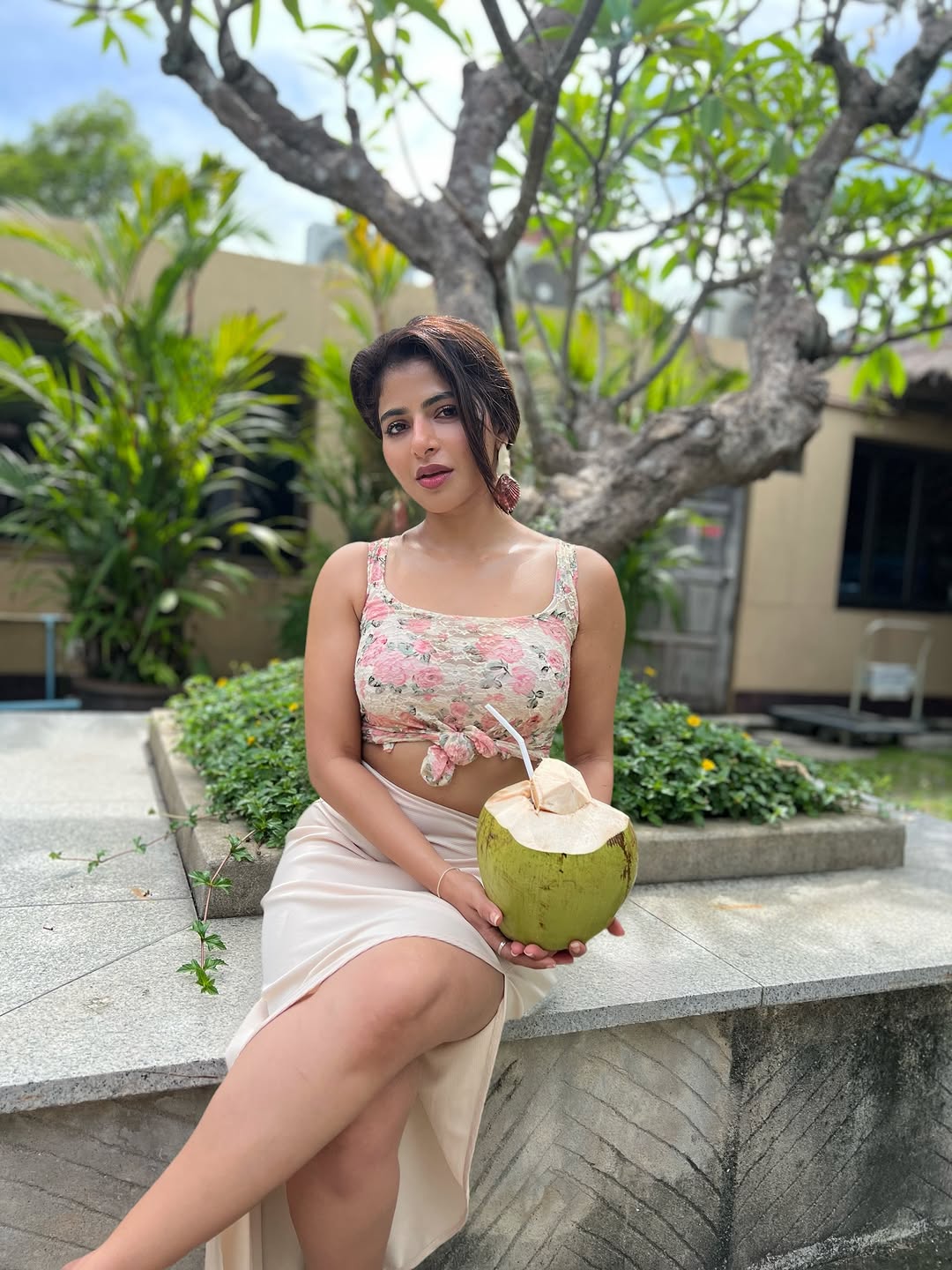 Actress Iswarya Menon Photo Gallery