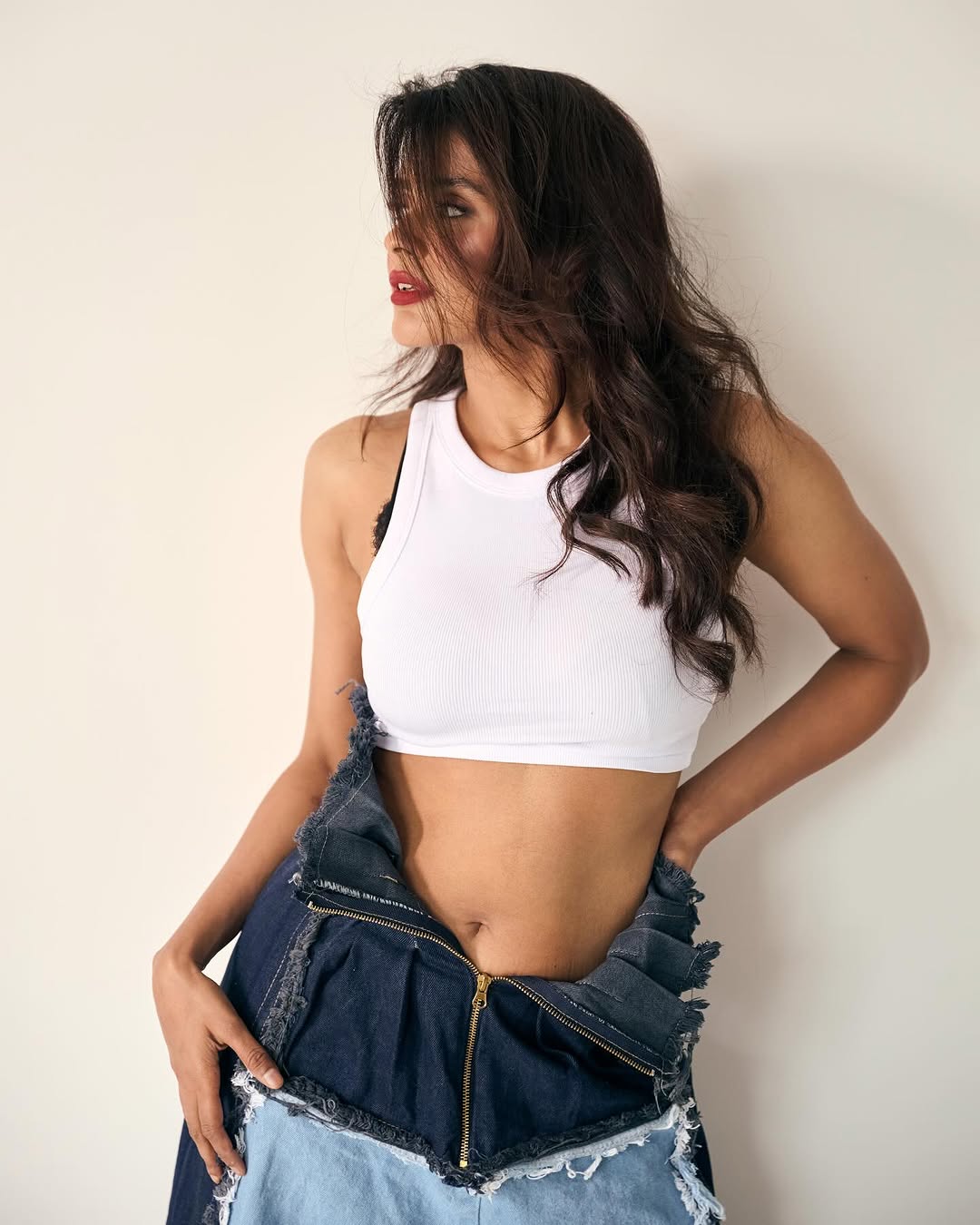 Hebah Patel Photo Gallery