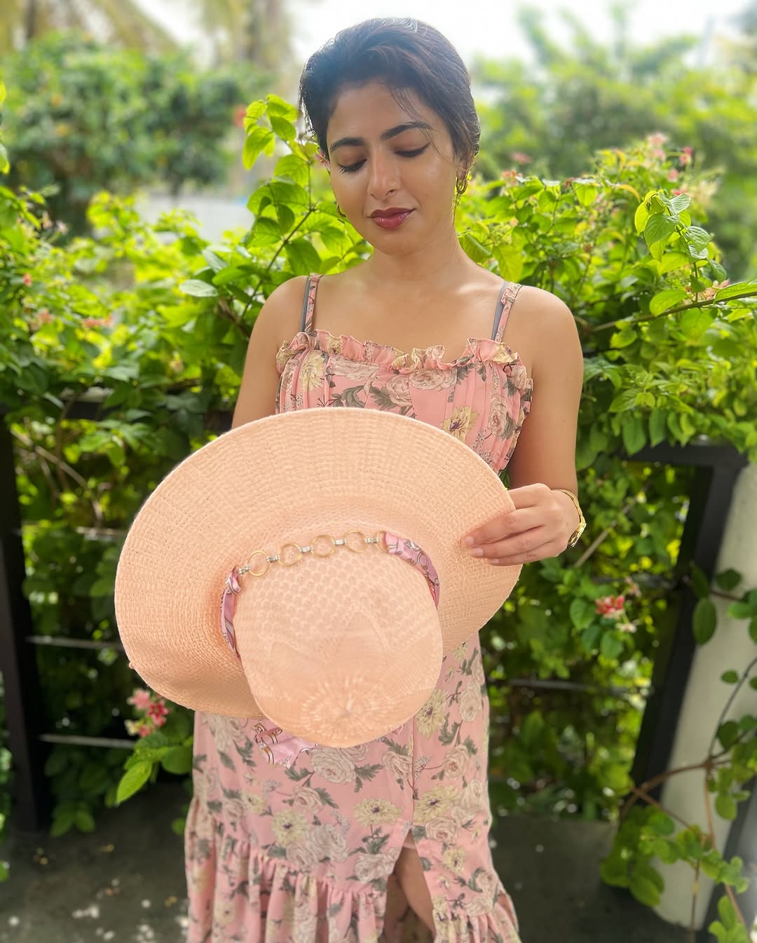 Actress Ishwarya Menon Photo Gallery