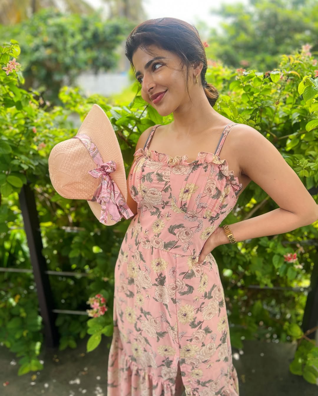 Actress Ishwarya Menon Photo Gallery