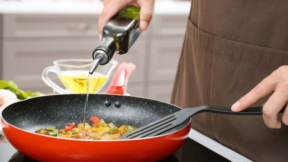 Cooking Oil: ఎలాంటి  వంట నూనె వాడితే.. గుండె జబ్బులు రాకుండా ఉంటాయ్ !