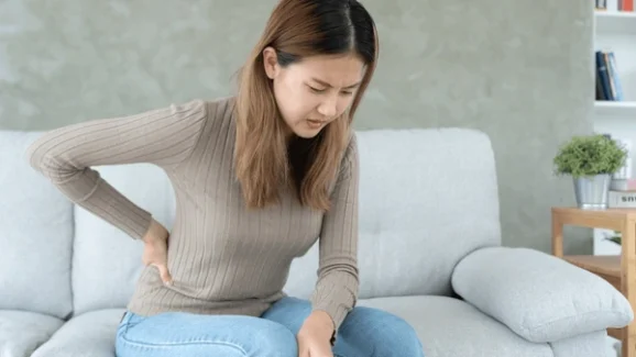 Back Pain Causes: మహిళల్లో నడుము నొప్పికి కారణాలేంటో తెలుసా ?