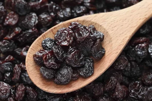 Black Raisins: నల్లటి ఎండు ద్రాక్ష తింటే.. నమ్మలేనన్ని లాభాలు !
