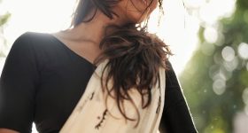 Ananthika Sanil Kumar: చీరకట్టులో చక్కిలిగింతలు పెడుతున్న అనంతిక.. చూపులతోనే మాయ చేస్తూ..