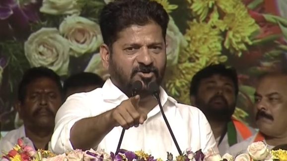 CM Revanth: సోషల్ మీడియా వార్‌లో కల్వకుంట్ల గడీ లేచిపోవాలే: సీఎం రేవంత్ రెడ్డి