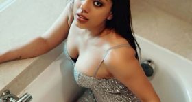 Deviyani Sharma: బాత్ టబ్ లో హీట్ పెంచిన దేవియాని.. అందాలకు యువత దాసోహం!