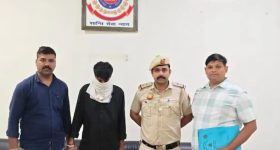 Delhi News: భర్త ఫోన్ దొంగలించేందుకు ఈ కిలాడీ లేడి ప్లాన్.. అసలు అందులో ఏముందో తెల్సా?