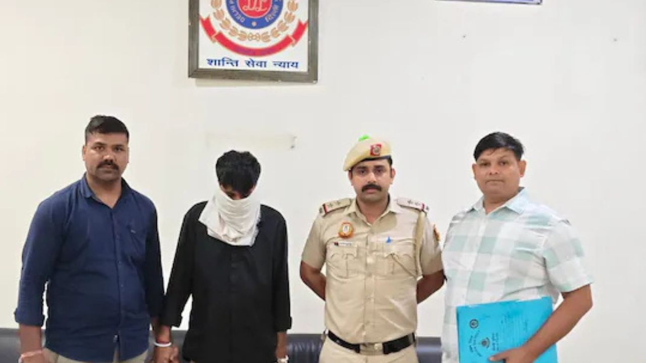 Delhi News: భర్త ఫోన్ దొంగలించేందుకు ఈ కిలాడీ లేడి ప్లాన్.. అసలు అందులో ఏముందో తెల్సా?