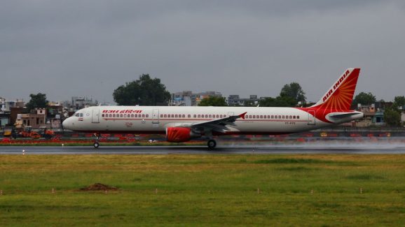 Plane Crash: ఎయిర్ ఇండియా విమానంలో మంటలు.. ఒక్కసారిగా ప్రయాణికులంతా..?