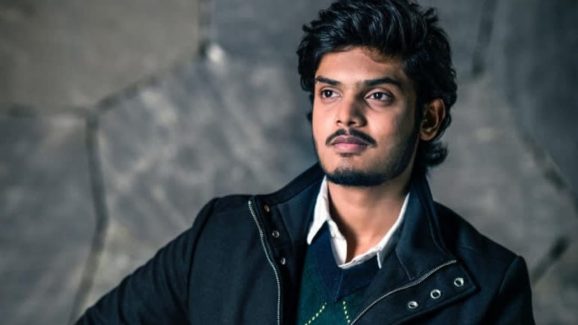HBD Akaash Puri: చైల్డ్ ఆర్టిస్టు నుంచి హీరోగా.. సక్సెస్ రుచి ఎరుగని స్టార్ తనయుడు!