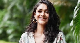 Mrunal thakur: రోడ్డు పై ఆ పని చేస్తూ దర్శనమిచ్చిన మృణాల్.. సింప్లిసిటీకి ఫిదా?