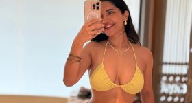Ruhani Sharma Photos: బికినీలో సెల్ఫీ.. రుహానీ శర్మ అందాల ఆరబోత.. మతిపోతుందంటున్న కుర్రకారు