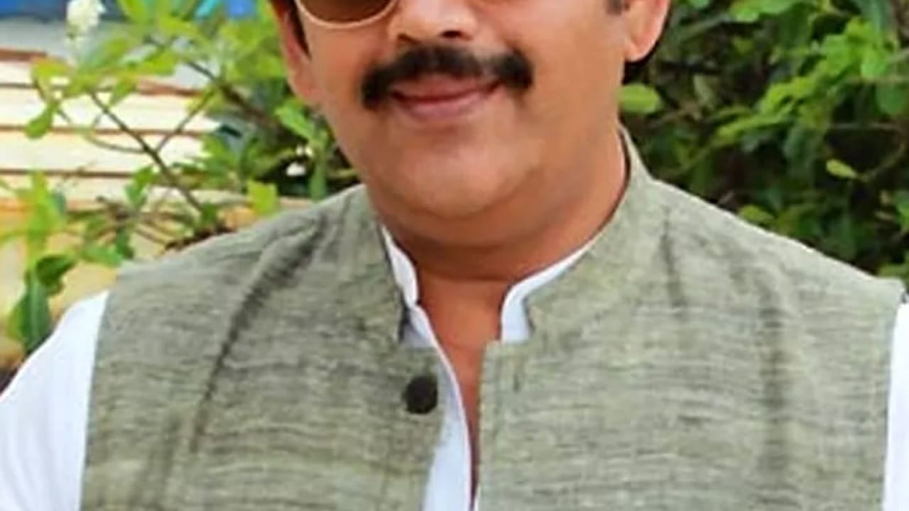 Ravi Kishan: పాలతో స్నానం.. గులాబీ రేకులపై నిద్ర… ఈ హీరో లేవలే వేరు?