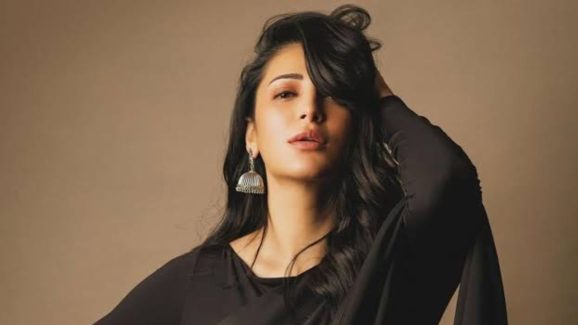 Shruti Haasan : ఆ సినిమా చాలా పెద్ద హిట్ అవ్వాలి, అప్పట్లో ఓటిటి లు పాన్ ఇండియాలు లేవు