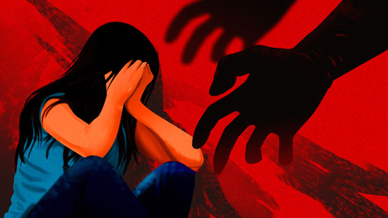 Bengaluru Crime: మీరు మనుషులేనా? విద్యార్థినిపై లెక్చరర్ల అఘాయిత్యం.. ఆపై బ్లాక్‌మెయిలింగ్‌!