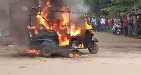 Road Accident: చెట్టుకు ఢీకొన్న ఆటో.. స్పాట్‌లోనే ఏడుగురు