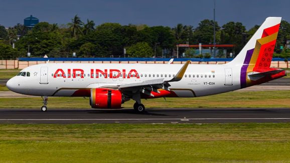 Air India Flight: రన్‌వే పై జారిపడ్డ విమానం.. ప్రయాణికులంతా ఒక్కసారిగా