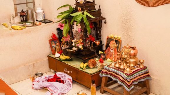 Ganja Seized: దేవుడి గదిలో అంతా పూజలు చేస్తారు.. కానీ, ఈ కేటుగాళ్లు ఏకంగా.. ఛీ దరిద్రం