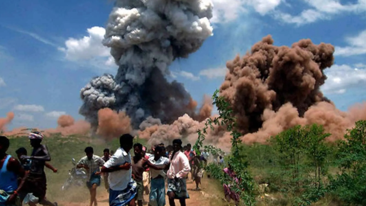Blast in Sivakasi: శివకాశిలో భారీ అగ్ని ప్రమాదం.. స్పాట్‌లోనే ఏడుగురు మృతి