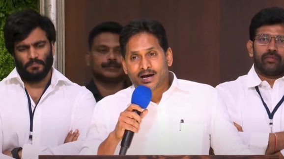 YS Jagan: మళ్లీ పాదయాత్ర చేస్తా ఎప్పుడంటే..? జగన్ సంచలనం
