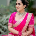 Sravanthi Chokarapu : గులాబీ రంగు పరికిణీలో ముద్దులొచ్చేస్తున్న స్రవంతి.. ఎంత క్యూట్ గా ఉందో!