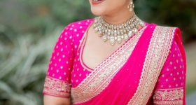 Sravanthi Chokarapu : గులాబీ రంగు పరికిణీలో ముద్దులొచ్చేస్తున్న స్రవంతి.. ఎంత క్యూట్ గా ఉందో!