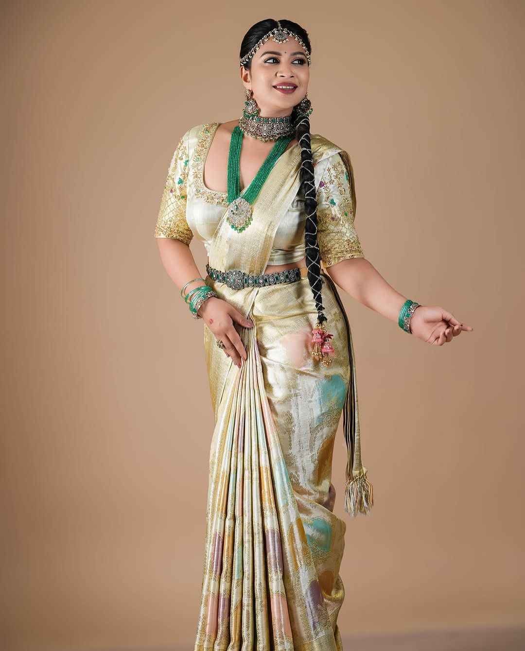 Inaya sultana: పెళ్లికూతురు గెటప్ లో అదిరిపోయిన ఇనయా.. ఈ యాంగిల్ కూడా ఉందా?
