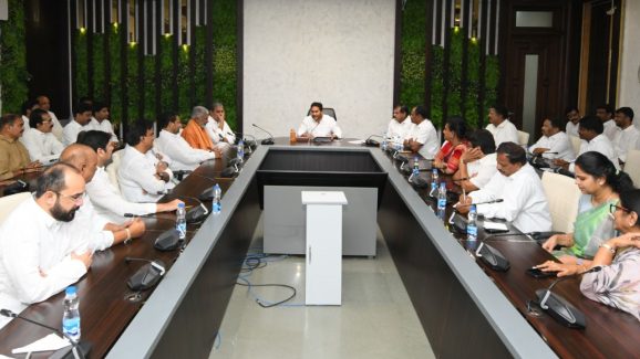 Jagan Comments: ఇంకొంత ఎక్కువ ఇన్వాల్వ్ కావాలి.. వైసీపీ నేతలకు చురకలంటించిన జగన్