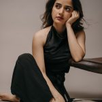 Ashika Ranganath : క్యూట్ లుక్ లో నాగ్ బ్యూటీ.. ఎవరికోసం ఆ ఎదురుచూపులు..