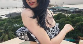 Adah Sharma: సన్నని నడుముతో గిలిగింతలు పెడుతున్న అదా శర్మ.. బాడీ మొత్తాన్ని తిప్పేస్తూ..