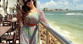 SreeMukhi : బీచ్ లో అందాలతో సూర్యుడికే చెమటలు పట్టిస్తున్న శ్రీముఖి.. ఫోటోలు వైరల్!